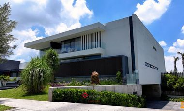 CASA NUEVA CON ALBERCA ZONA NORTE