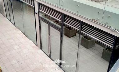 Local Comercial en Arriendo en Nueva Las Condes . Cerro El Plomo