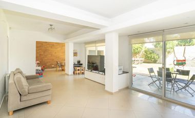 CASA EN VENTA EN LA HORQUETA DE 4 AMB