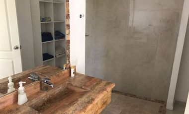 LINDA CASA EN BURGOS BUGAMBILIAS