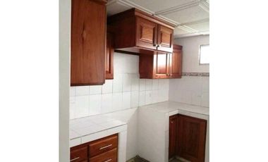 ALQUILO CASA  4 RECAMARAS A 1 MINUTO DE LA INTERAMERICANA