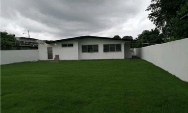 ALQUILO CASA  4 RECAMARAS A 1 MINUTO DE LA INTERAMERICANA