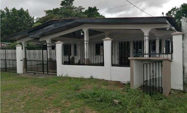 ALQUILO CASA  4 RECAMARAS A 1 MINUTO DE LA INTERAMERICANA