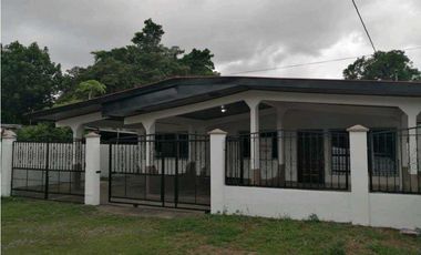 ALQUILO CASA  4 RECAMARAS A 1 MINUTO DE LA INTERAMERICANA