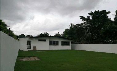 ALQUILO CASA  4 RECAMARAS A 1 MINUTO DE LA INTERAMERICANA