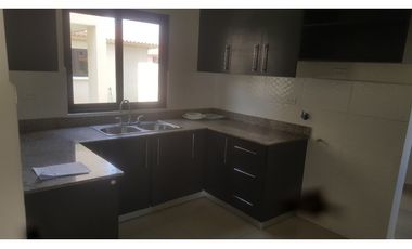 SE ALQUILA CASA EN COSTA VERDE