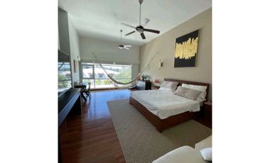 ALQUILER CASA EN ALTOS DEL GOLF 500 MT2 YM