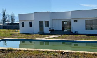 Se vende Parcela con casa estilo Mediterránea