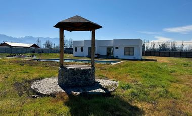 Se vende Parcela con casa estilo Mediterránea