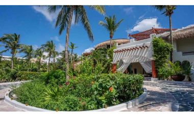 casa en venta de 6 habitaciones con enorme terreno Puerto Morelos