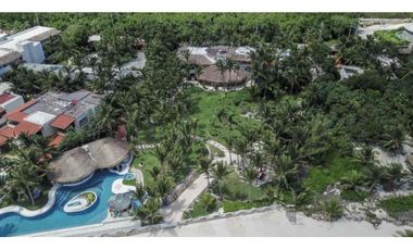 casa en venta de 6 habitaciones con enorme terreno Puerto Morelos