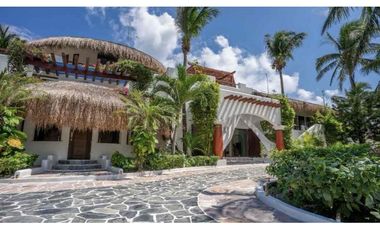 casa en venta de 6 habitaciones con enorme terreno Puerto Morelos