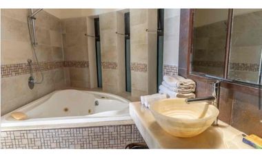 casa en venta de 6 habitaciones con enorme terreno Puerto Morelos