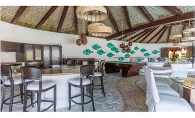 casa en venta de 6 habitaciones con enorme terreno Puerto Morelos