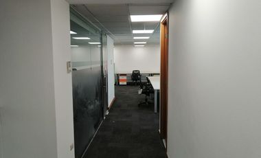 ARRIENDO Oficina Habilitada de 515,34 m2, Metro Pedro de Valdivia