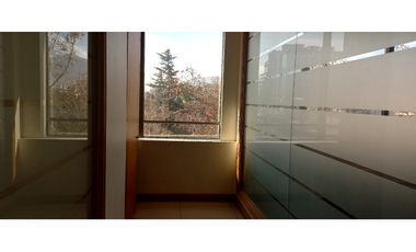 ARRIENDO Oficina 228,10  m2, Metro Pedro de Valdivia
