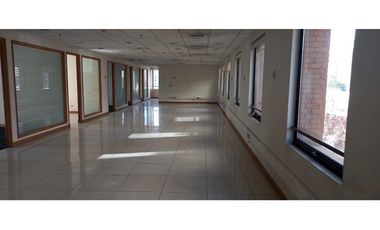 ARRIENDO Oficina 228,10  m2, Metro Pedro de Valdivia
