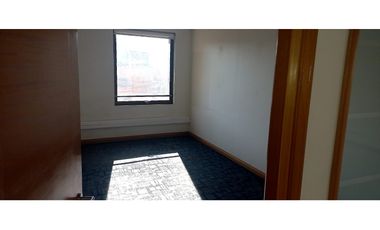 ARRIENDO Oficina 228,10  m2, Metro Pedro de Valdivia
