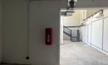 ARRIENDO Local Comercial de 154m2 en subt., Metro Santa Ana