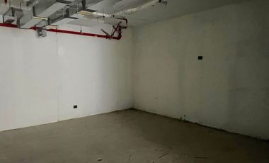 ARRIENDO Local Comercial de 154m2 en subt., Metro Santa Ana