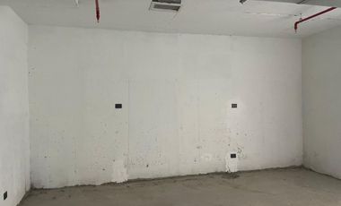 ARRIENDO Local Comercial de 154m2 en subt., Metro Santa Ana