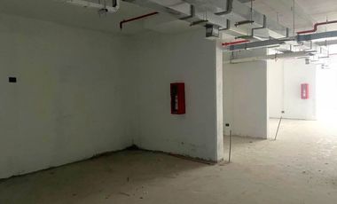ARRIENDO Local Comercial de 154m2 en subt., Metro Santa Ana