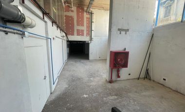 ARRIENDO Local Comercial de 154m2 en subt., Metro Santa Ana