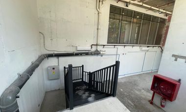 ARRIENDO Local Comercial de 154m2 en subt., Metro Santa Ana