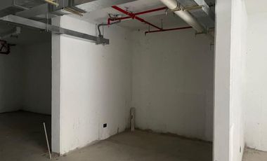 ARRIENDO Local Comercial de 154m2 en subt., Metro Santa Ana