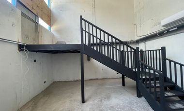 ARRIENDO Local Comercial de 154m2 en subt., Metro Santa Ana