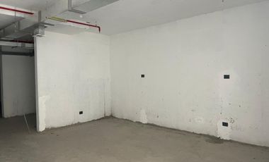 ARRIENDO Local Comercial de 154m2 en subt., Metro Santa Ana