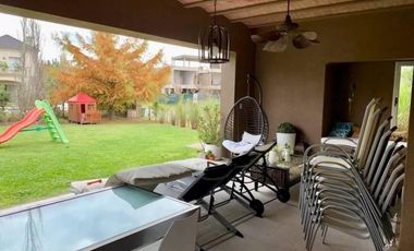 VENTA CASA EN CASTORES CON MUEBLES