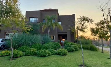 VENTA CASA EN CASTORES CON MUEBLES