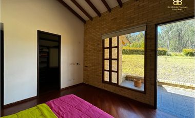 SE VENDE MAGNFICA CASA EN BOSQUES DE RENANIA EN BRICEÑO