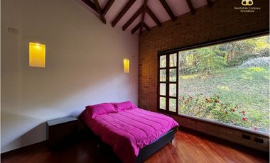 SE VENDE MAGNFICA CASA EN BOSQUES DE RENANIA EN BRICEÑO