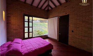 SE VENDE MAGNFICA CASA EN BOSQUES DE RENANIA EN BRICEÑO