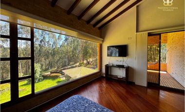 SE VENDE MAGNFICA CASA EN BOSQUES DE RENANIA EN BRICEÑO