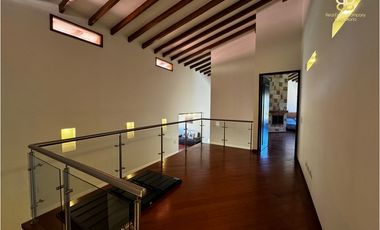 SE VENDE MAGNFICA CASA EN BOSQUES DE RENANIA EN BRICEÑO