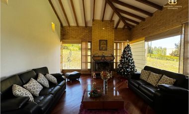 SE VENDE MAGNFICA CASA EN BOSQUES DE RENANIA EN BRICEÑO