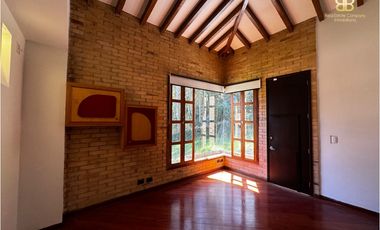 SE VENDE MAGNFICA CASA EN BOSQUES DE RENANIA EN BRICEÑO