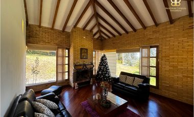 SE VENDE MAGNFICA CASA EN BOSQUES DE RENANIA EN BRICEÑO