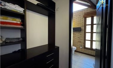 SE VENDE MAGNFICA CASA EN BOSQUES DE RENANIA EN BRICEÑO
