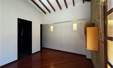 SE VENDE MAGNFICA CASA EN BOSQUES DE RENANIA EN BRICEÑO