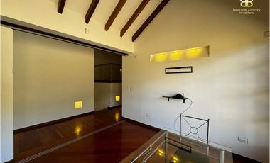 SE VENDE MAGNFICA CASA EN BOSQUES DE RENANIA EN BRICEÑO