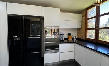 SE VENDE MAGNFICA CASA EN BOSQUES DE RENANIA EN BRICEÑO