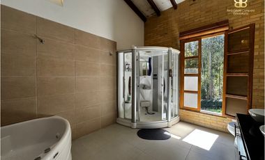 SE VENDE MAGNFICA CASA EN BOSQUES DE RENANIA EN BRICEÑO