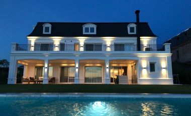 IMPONENTE CASA EN VENTA BARRIO EL GOLF NORDELTA