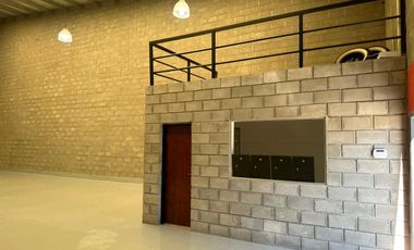 Venta depósito multiuso en Pavón-Exaltación de la Cruz