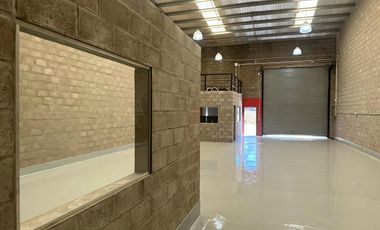Venta depósito multiuso en Pavón-Exaltación de la Cruz