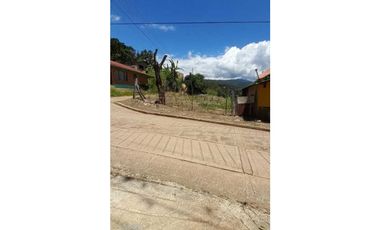 Vendo predio esquinero de 8x28 apto para lotear dentro de Pandi cund.
